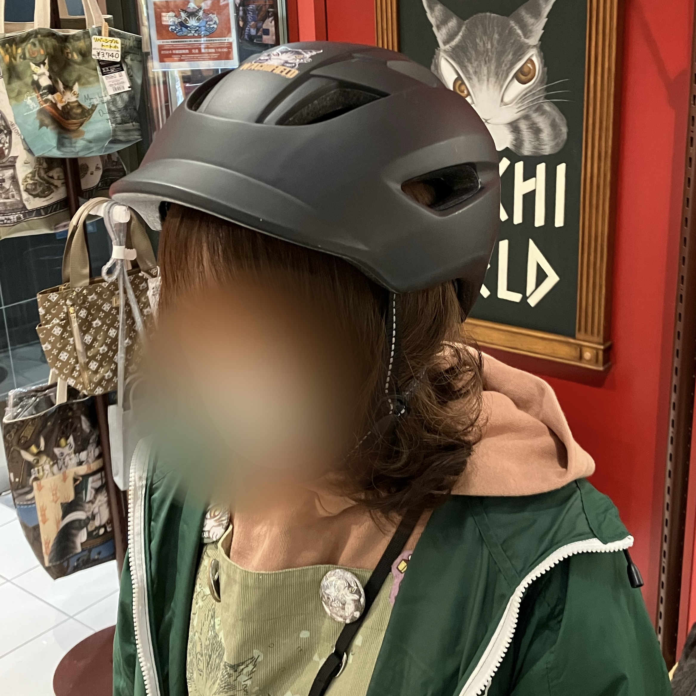 わちふぃーるど新宿ラビリンス店 / 自転車ヘルメット 黒 ほおづえ